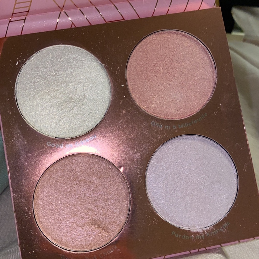 SOLD ❤️ Colourpop creme de la creme